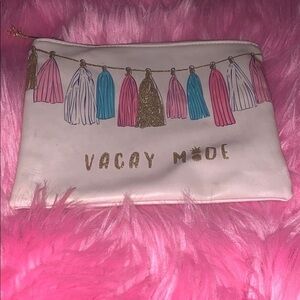 Vacay mode pouch